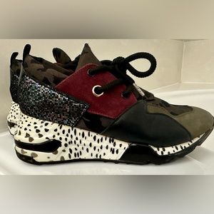 Steve Madden size 8, minimal wear.